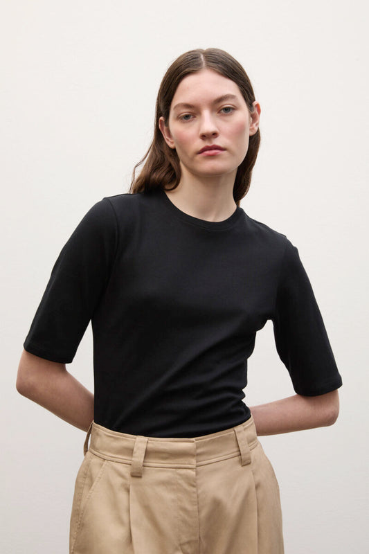 Marianne Tee Black, Julie Josephine